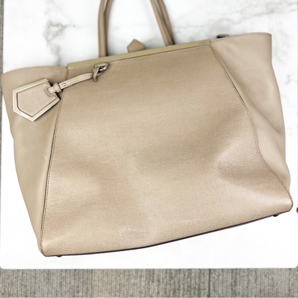 Fendi • Large 2Jours Leather Satchel - Picture 3 of 14